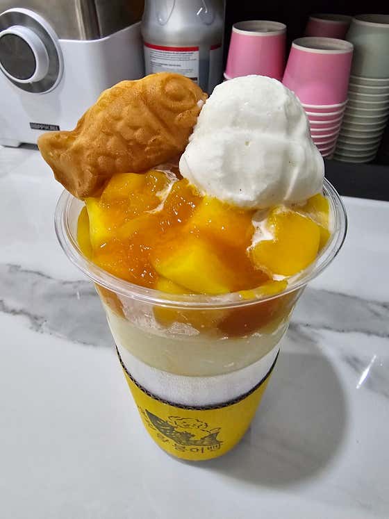< 애플망고+ 팥 > 컵 빙 수 메뉴 사진(네이버)