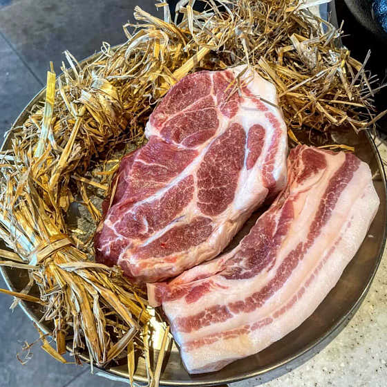 🐷최상 두툼 흑돼지 근고기 메뉴 사진(네이버)
