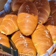 [광안리 소금빵]바삭 촉촉 기본소금빵 메뉴 사진(네이버)