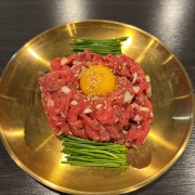 1++ 한우 육회 200g 메뉴 사진(네이버)
