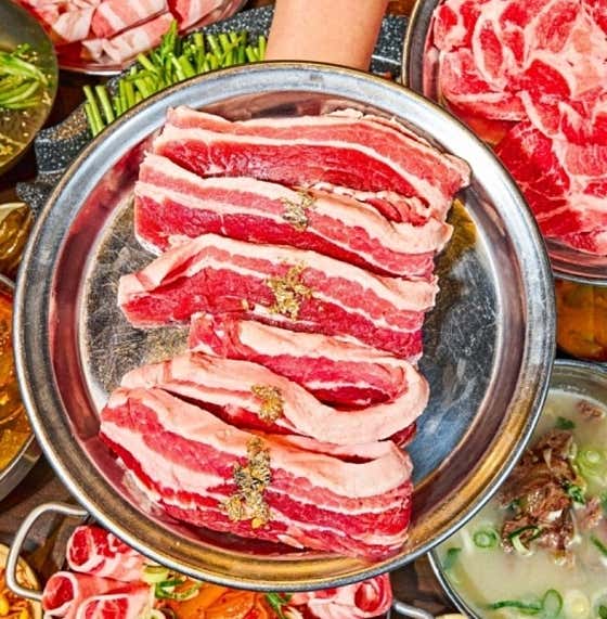 국내산 통삼겹살 메뉴 사진(네이버)