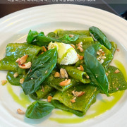 Basil pesto pasta 메뉴 사진(네이버)