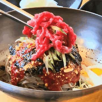 한우육회막국수