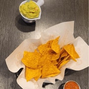 과카몰레+칩 메뉴 사진(네이버)