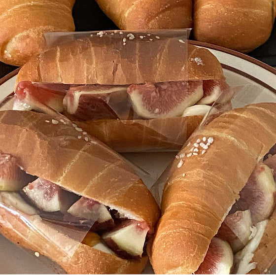 무화과크림치즈소금빵(토요일X) 메뉴 사진(네이버)