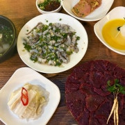 [2인]생고기(육회)+산낙지 메뉴 사진(네이버)