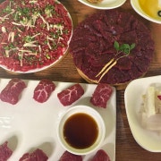 [2인]생고기+육회+생고기초밥 메뉴 사진(네이버)