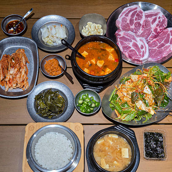 나비에로 한돈 1인 한상 메뉴 사진(네이버)