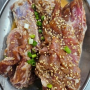 직접손질한옛날숯불돼지양념갈비650g 메뉴 사진(네이버)
