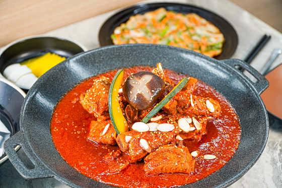 매콤-한 돼지갈비찜(큰중) 메뉴 사진(네이버)