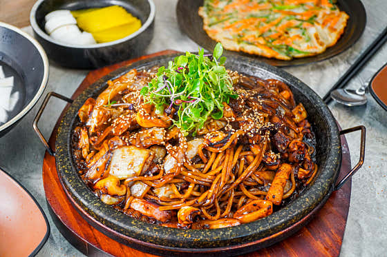 지글지글 돌짜장(큰대) 메뉴 사진(네이버)