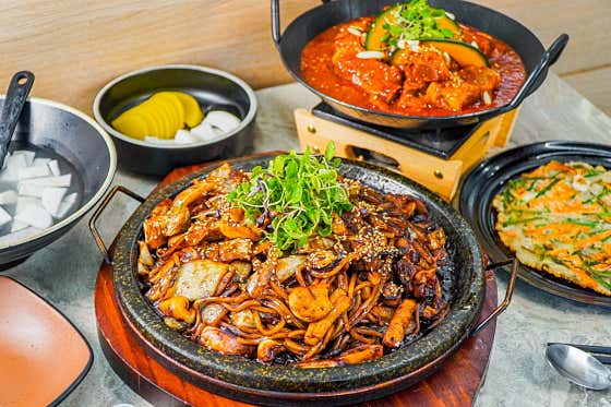 돌짜장&매콤돼지갈비찜 반반 SET 메뉴 사진(네이버)