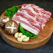 14일 숙성 특삼겹살(160g) 메뉴 사진(네이버)