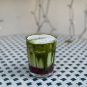 딸기말차라떼 메뉴 사진(네이버)