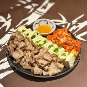 들기름 삼겹두부김치 메뉴 사진(네이버)