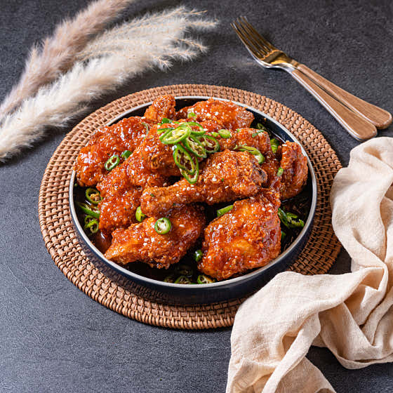 크리스피 반반매운치킨 메뉴 사진(네이버)