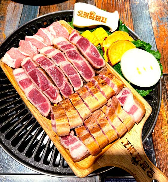 오광흑돼지 한판 900g 메뉴 사진(네이버)