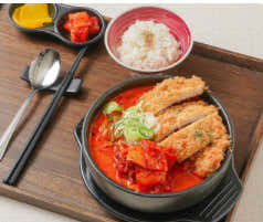김치나베돈까스(진한김치찌개) 메뉴 사진(네이버)