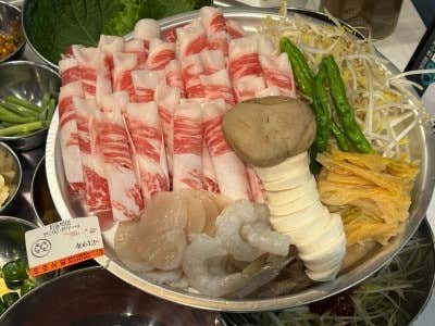 한우차돌박이삼합 메뉴 사진(네이버)