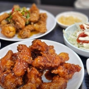 땡초치킨반·양념반 메뉴 사진(네이버)