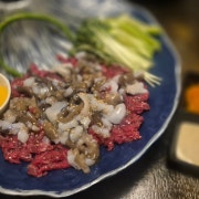 국내산냉장육회+산낙지 메뉴 사진(네이버)