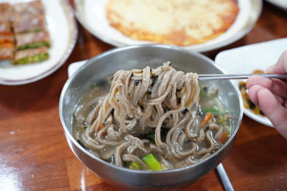 메밀칼국수(동절기) 메뉴 사진(네이버)