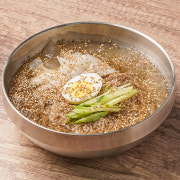 본진 불타는불냉면 메뉴 사진(네이버)