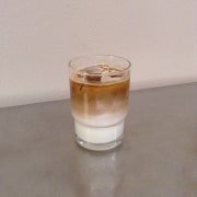 플랫화이트 메뉴 사진(네이버)