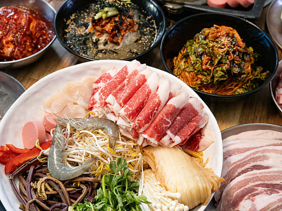 "한우 차돌삼합 3인세트" 메뉴 사진(네이버)