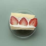 (시즌 아웃) 딸기 그릭산도 메뉴 사진(네이버)