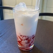 리얼딸기라떼 메뉴 사진(네이버)