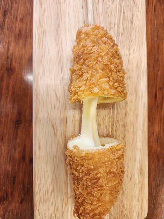 통모짜치즈핫도그 메뉴 사진(네이버)