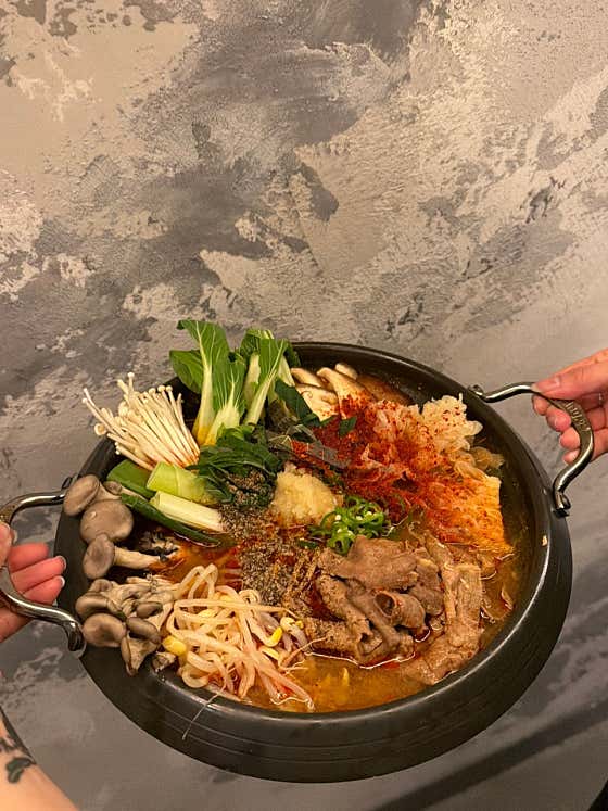 마장동 소고기 버섯전골 메뉴 사진(네이버)