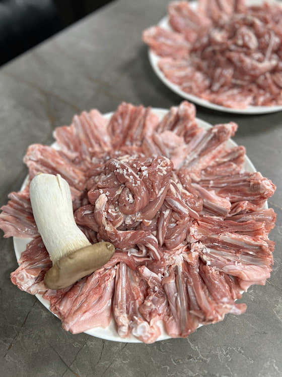 오리로스 특수부위 (목,날개) 메뉴 사진(네이버)