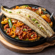 돌판 오겹 장어제육 (단품) 메뉴 사진(네이버)