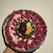 생 차돌 사시미 메뉴 사진(네이버)