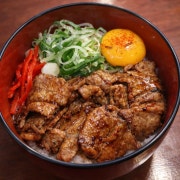 부타바라야끼동 메뉴 사진(네이버)