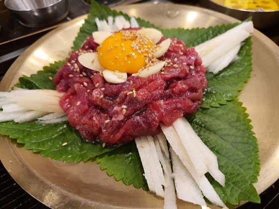 1++한우육회 메뉴 사진(네이버)