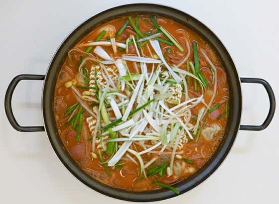 부대찌개 메뉴 사진(네이버)