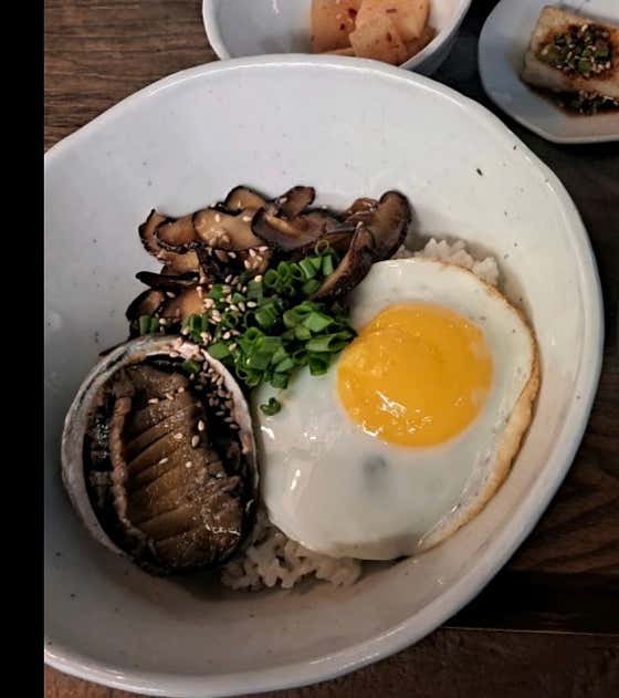 전복장비빔밥 메뉴 사진(네이버)
