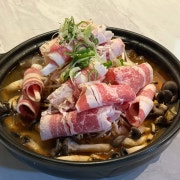 우삼겹마라전골 메뉴 사진(네이버)
