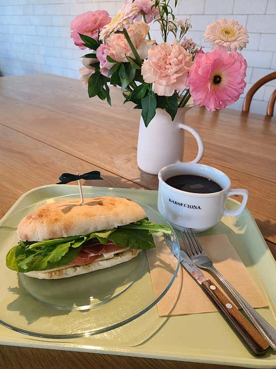 바르세울로나 Cafe&Bar