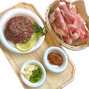 차돌박이육회쌈 메뉴 사진(네이버)