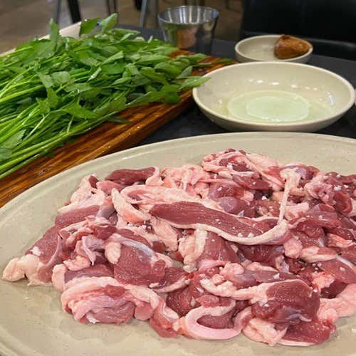 국내산 생오리 한마리(800g) 메뉴 사진(네이버)