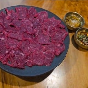 1++No9 한우 뭉티기(한정) 메뉴 사진(네이버)