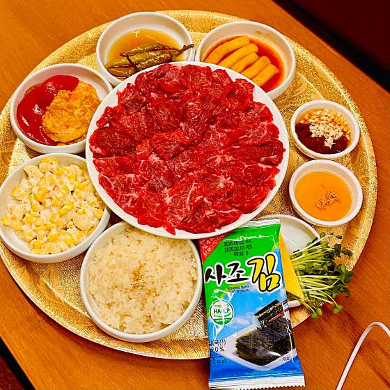 투뿔)육사시미 메뉴 사진(네이버)