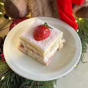 딸기티라미수 🍓(시즌 종료) 메뉴 사진(네이버)