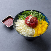 폭탄육회비빔밥 메뉴 사진(네이버)