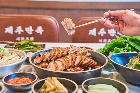 오향족발(순두부찌게+냉채샐러드제공) 메뉴 사진(네이버)
