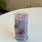 딸기라떼 메뉴 사진(네이버)